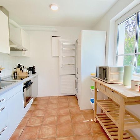Snug Stays I 3 Zimmer Design Apartment Am See Mit Garten I Home Office I Highspeed Wifi เวสลิง ภายนอก รูปภาพ