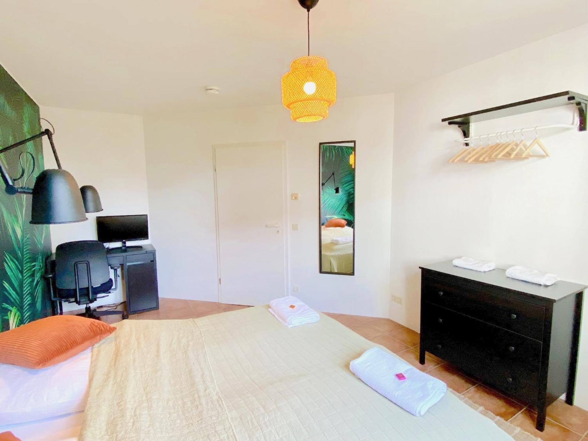 Snug Stays I 3 Zimmer Design Apartment Am See Mit Garten I Home Office I Highspeed Wifi เวสลิง ภายนอก รูปภาพ